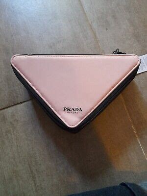 prada kosmetiktasche dreieck|Prada.